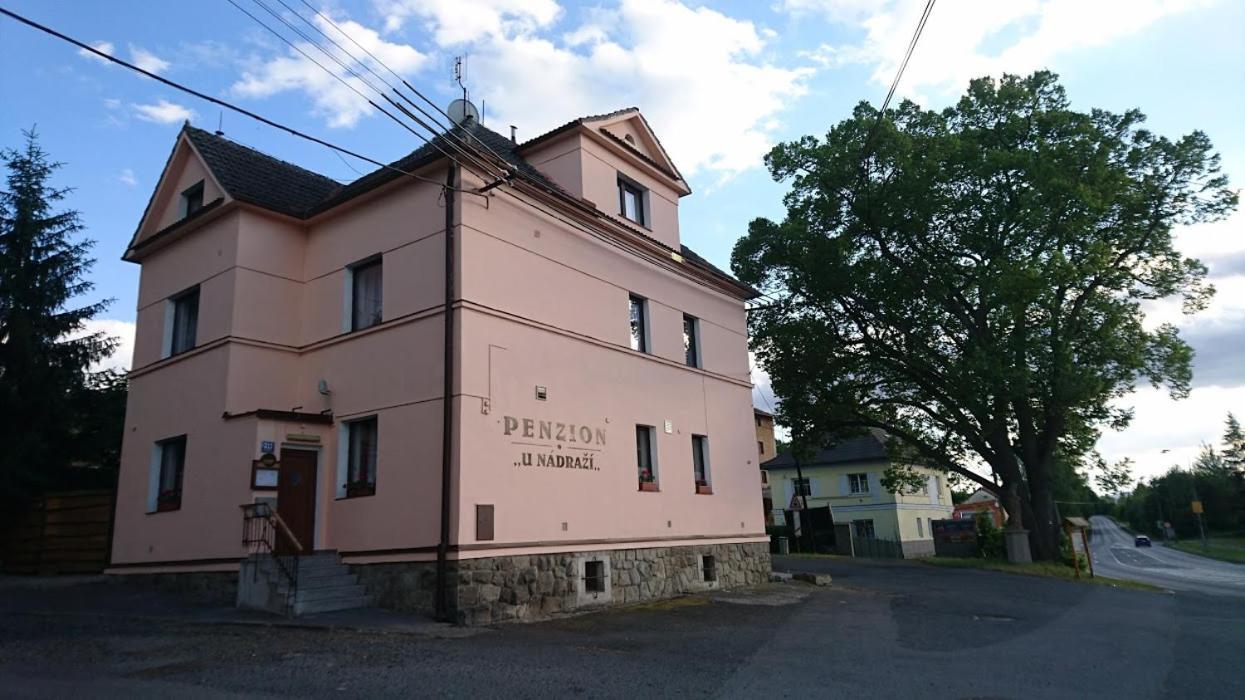 Penzion "U Nadrazi" Horšovský Týn Zewnętrze zdjęcie